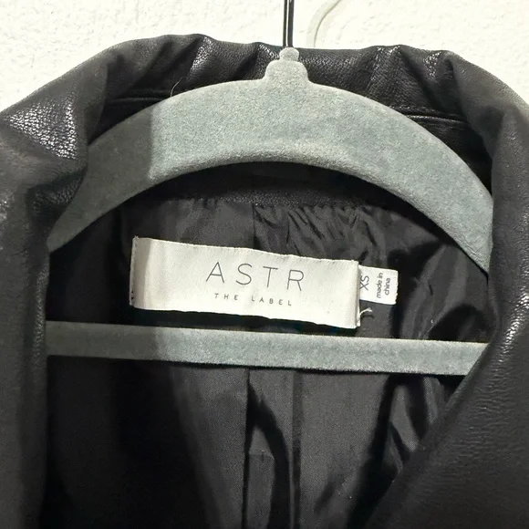 ASTR Cropped Black Leather Jacket - Picture 3 of 4